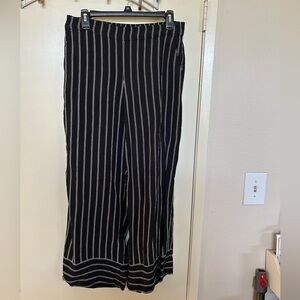 LOFT Black and White Wide leg Pants Size Medium Petite